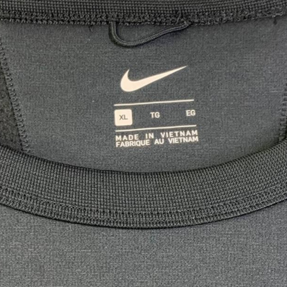 NIKE Black Fleece Pullover Sweatshirt - Picture 9 of 12
